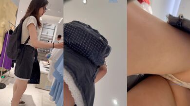 商城跟随偷窥买衣服的高颜值极品小姐姐 小屁屁抖抖一屁股坐到了镜头上 小花内内卡屁沟超诱惑